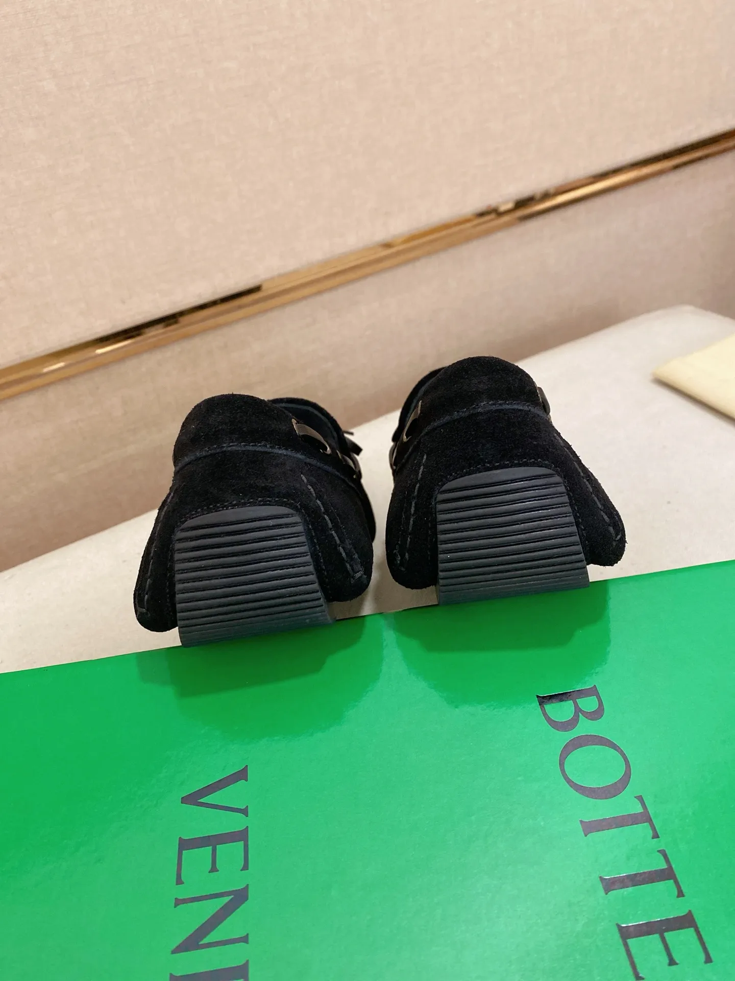 Men's shoes 💰 400💰 (Niu Li + Niu Pad) [BV] latest hot style‼ ️Casual men's shoes, uppers imported deer pattern first-layer cowhide ➕Full imported cowhide lining✔️Exquisite workmanship, excellent foot feel, special rubber soles✔️, cool and fashionable, the latest fashion, fashionable outsole, hurry up. Code number: 38-44 (can be customized to 37.45, non-refundable)